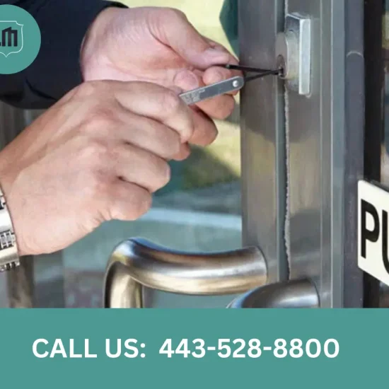 Commercial-locksmith-service-for-business-door-lock-repair