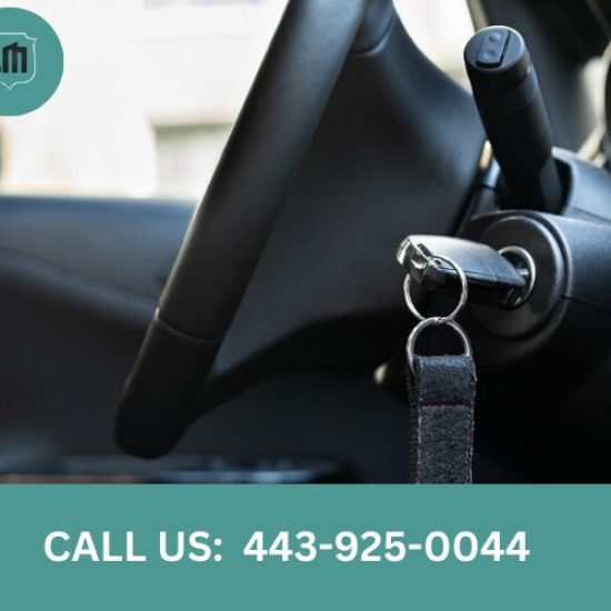 emergency-locksmith-in-Catonsville-helping-unlock-a-car-door